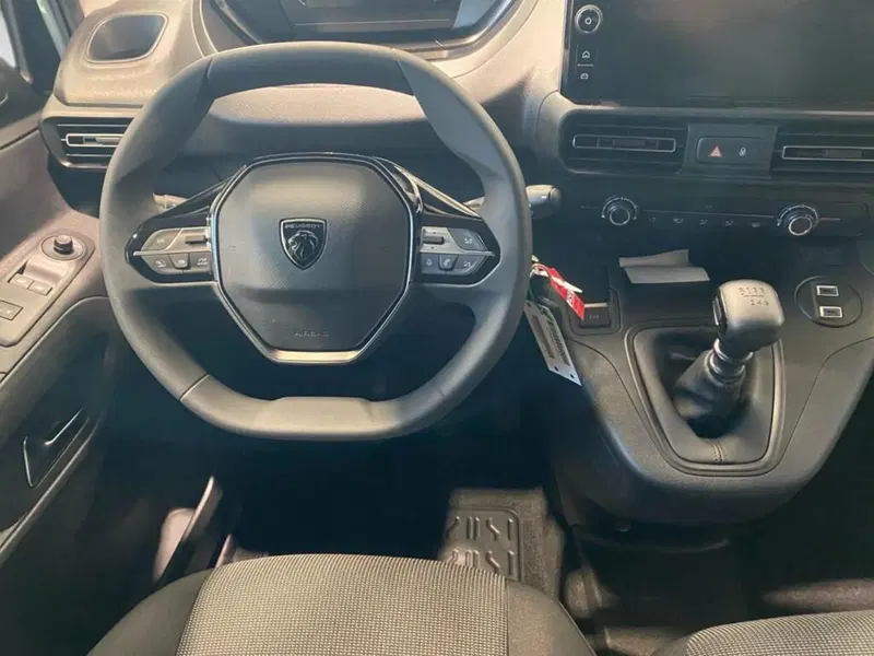 Peugeot Partner Furgone nuova a Torino (6)
