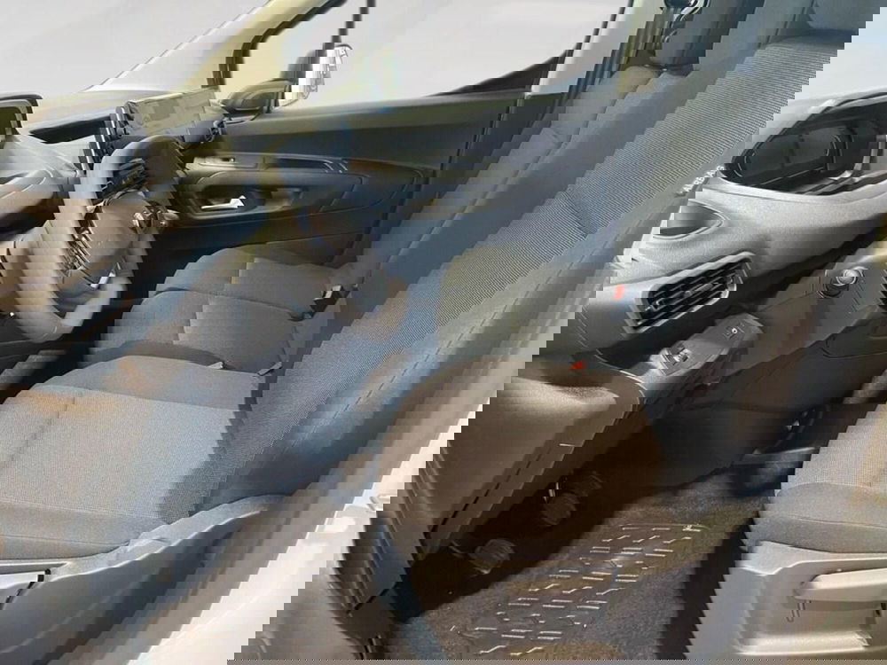 Peugeot Partner Furgone nuova a Torino (7)