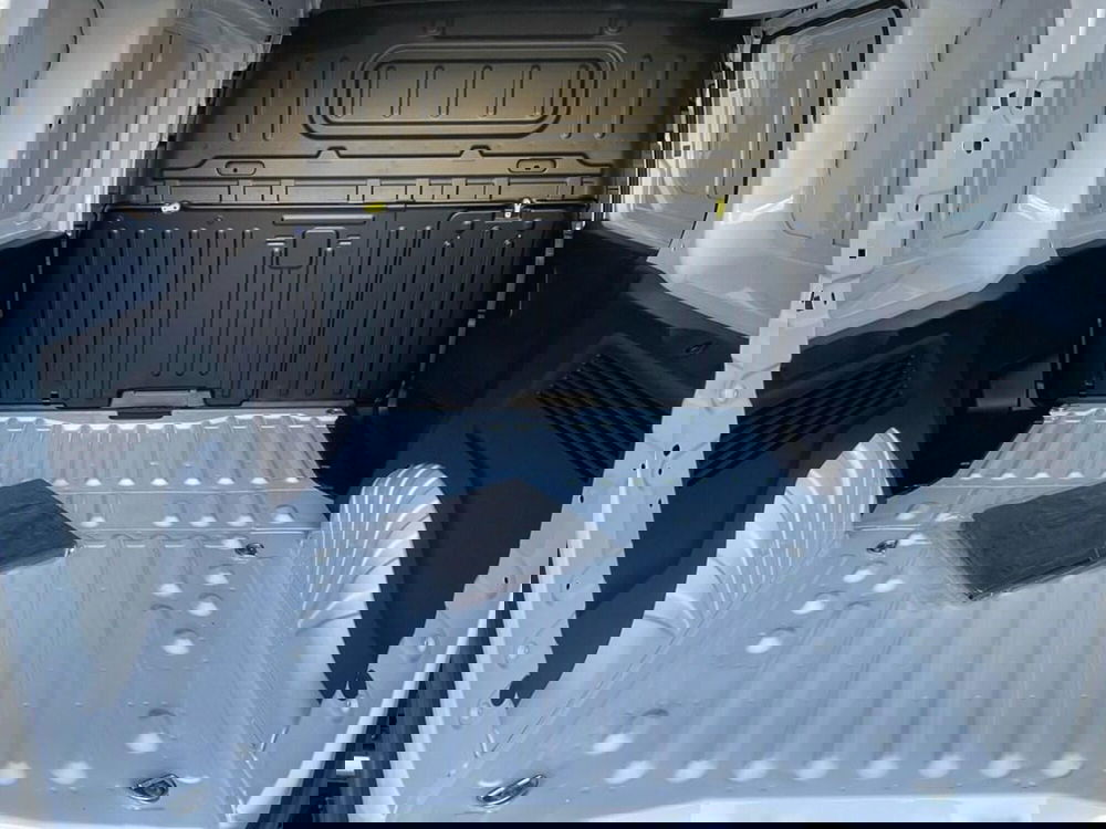 Peugeot Partner Furgone nuova a Torino (8)