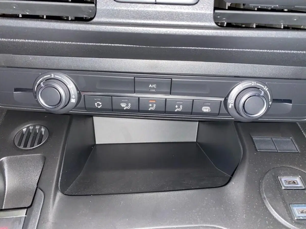 Peugeot Partner Furgone nuova a Torino (10)