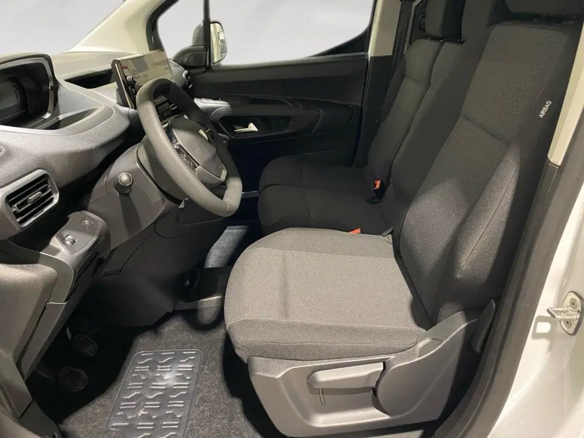 Peugeot Partner Furgone nuova a Torino (7)