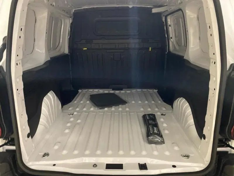 Peugeot Partner Furgone nuova a Torino (8)