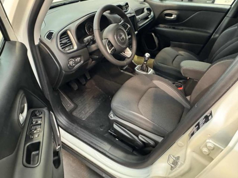 Jeep Renegade nuova a Vercelli (10)