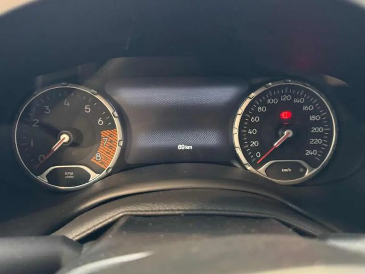 Jeep Renegade nuova a Vercelli (11)