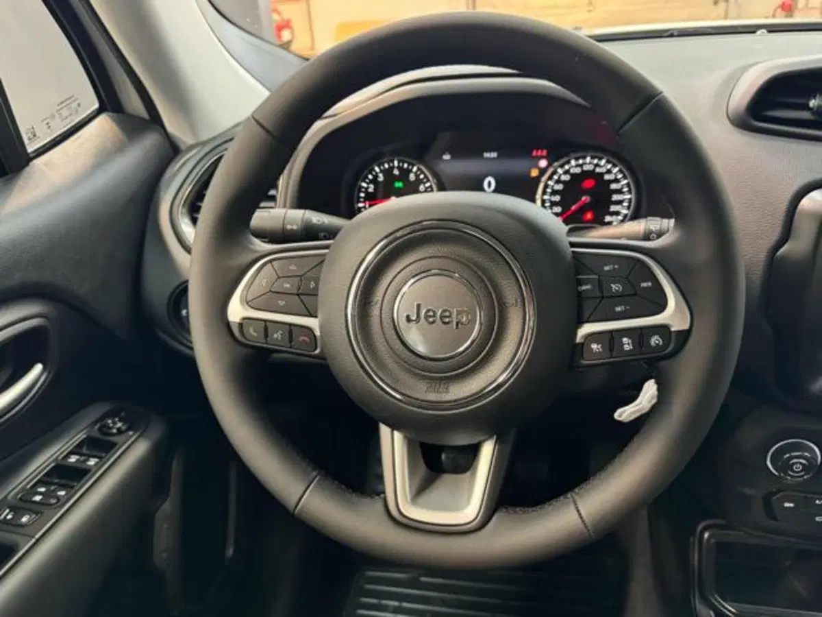 Jeep Renegade nuova a Vercelli (12)