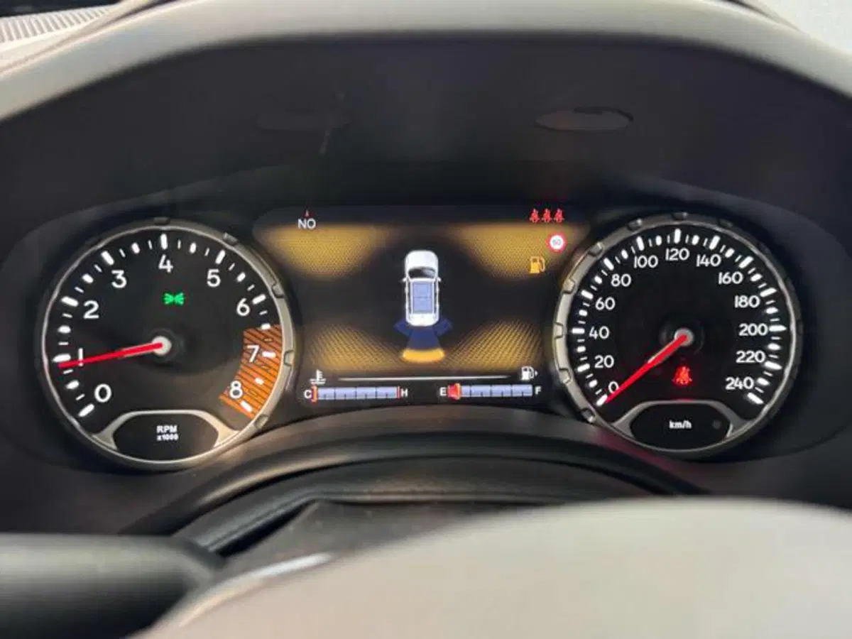 Jeep Renegade nuova a Vercelli (13)