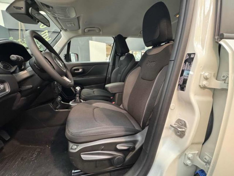 Jeep Renegade nuova a Vercelli (17)