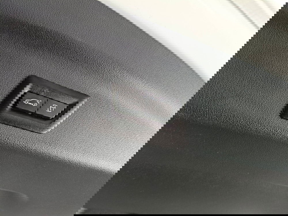 BMW iX1 usata a Ascoli Piceno (15)