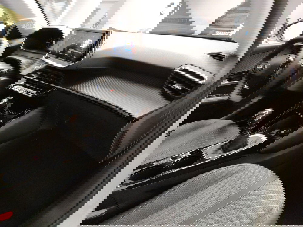 Peugeot 208 nuova a L'Aquila (12)