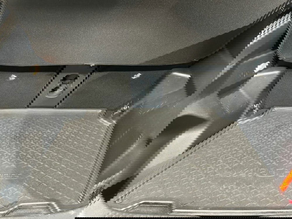 Toyota Yaris Cross usata a Lecco (12)