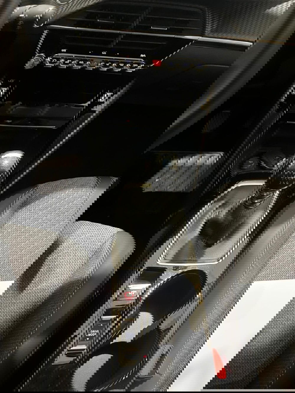 Peugeot 208 usata a Milano (16)