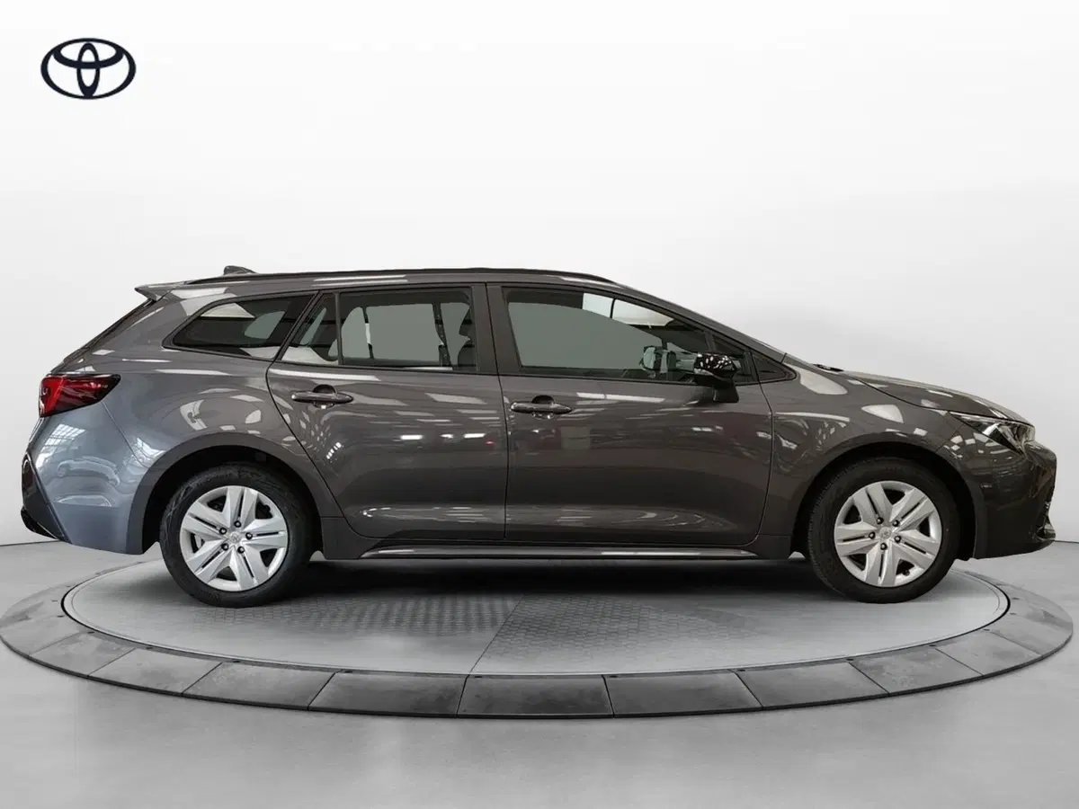 Toyota Corolla Touring Sports nuova a Roma (16)