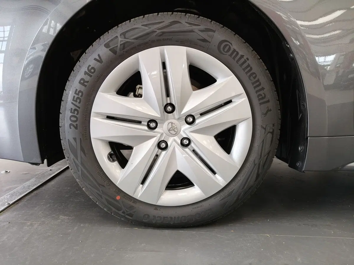 Toyota Corolla Touring Sports nuova a Roma (17)