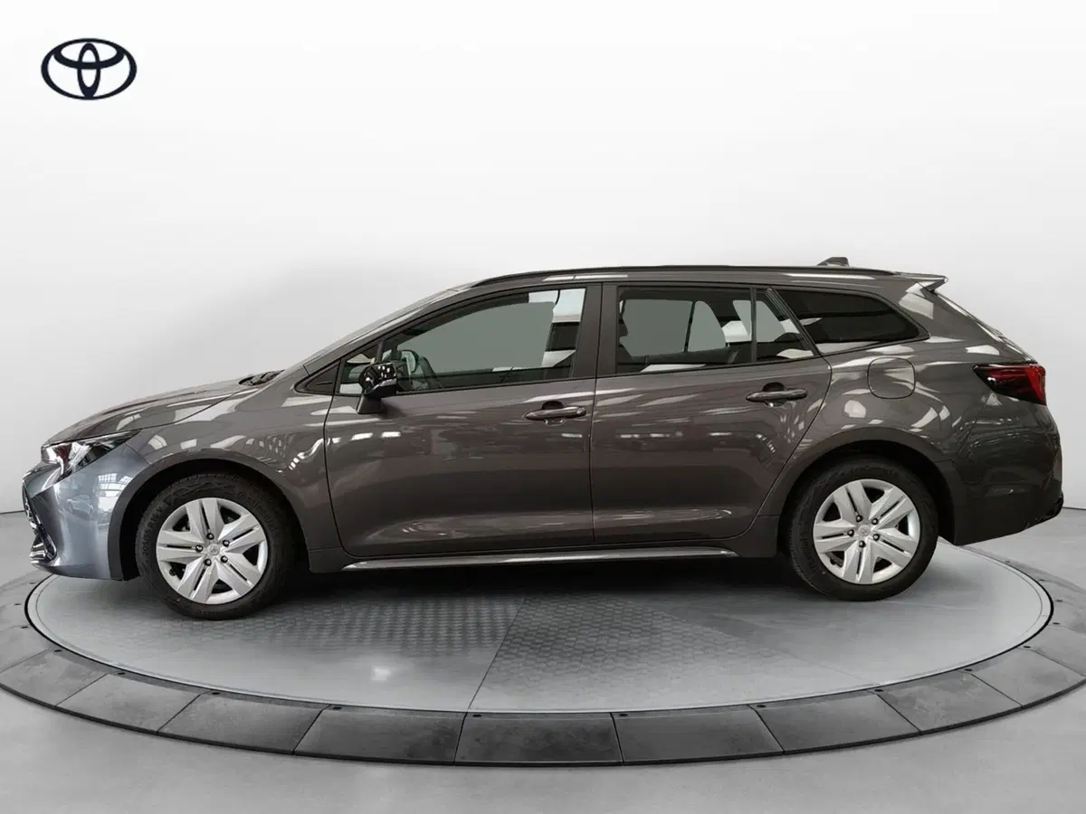 Toyota Corolla Touring Sports nuova a Roma (2)
