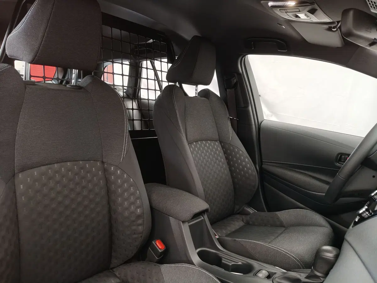 Toyota Corolla Touring Sports nuova a Roma (6)