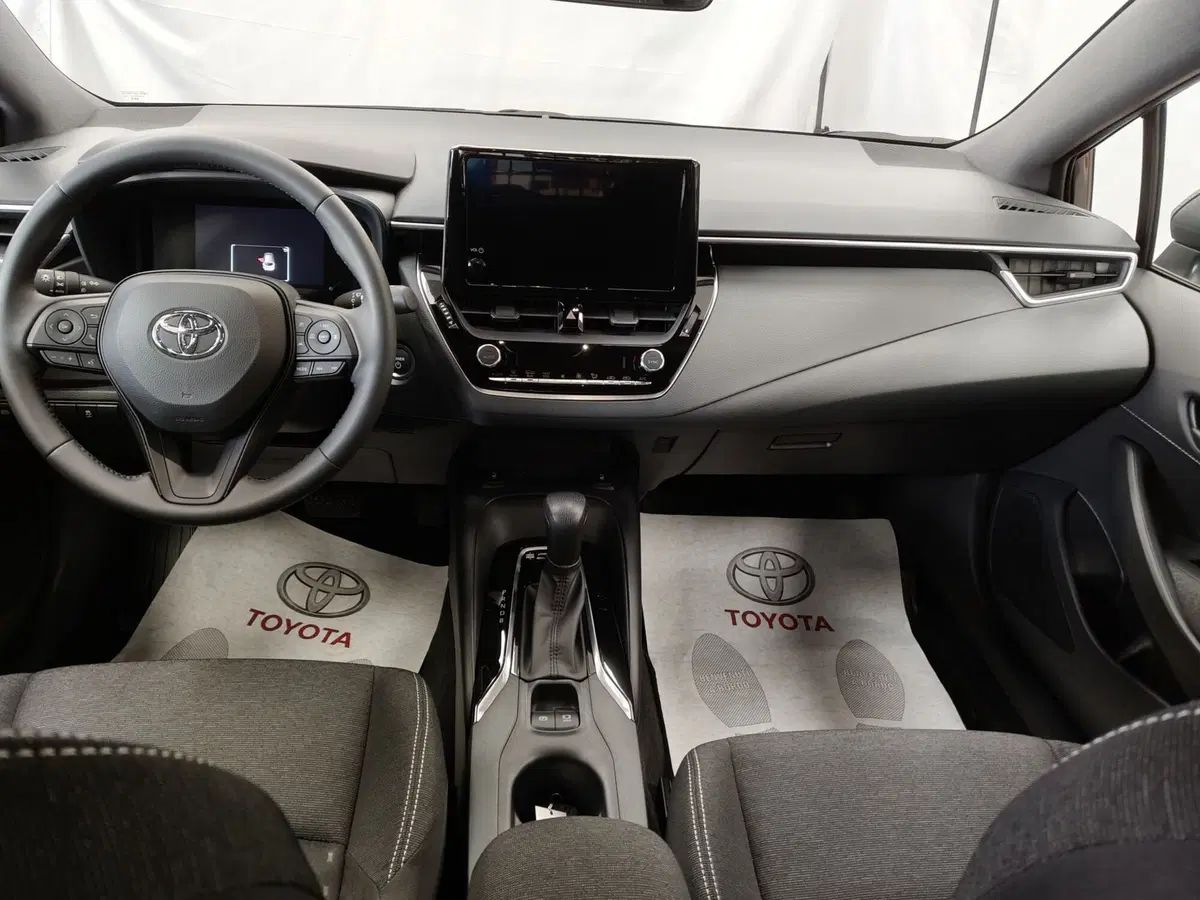 Toyota Corolla Touring Sports nuova a Roma (8)