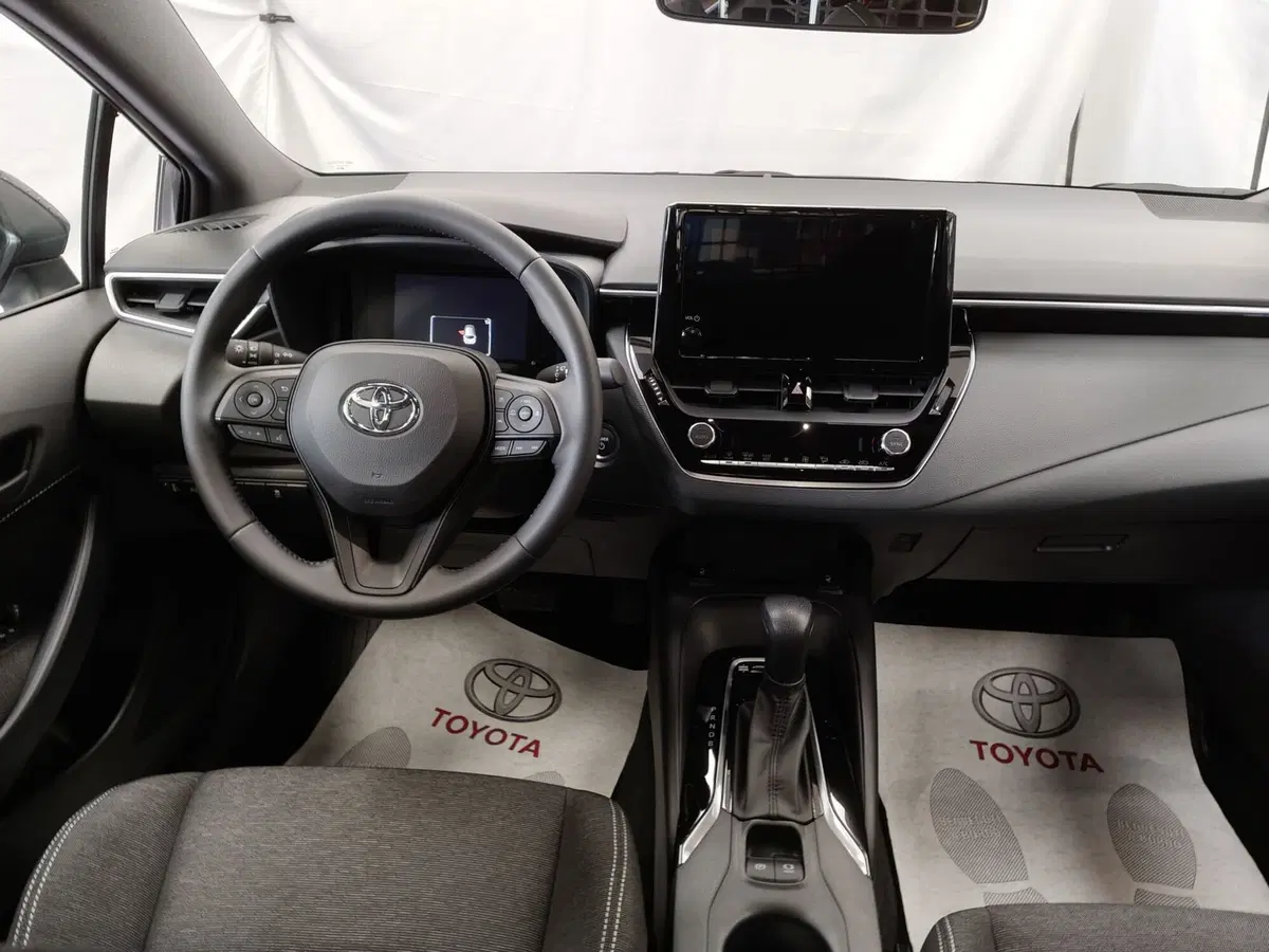 Toyota Corolla Touring Sports nuova a Roma (9)