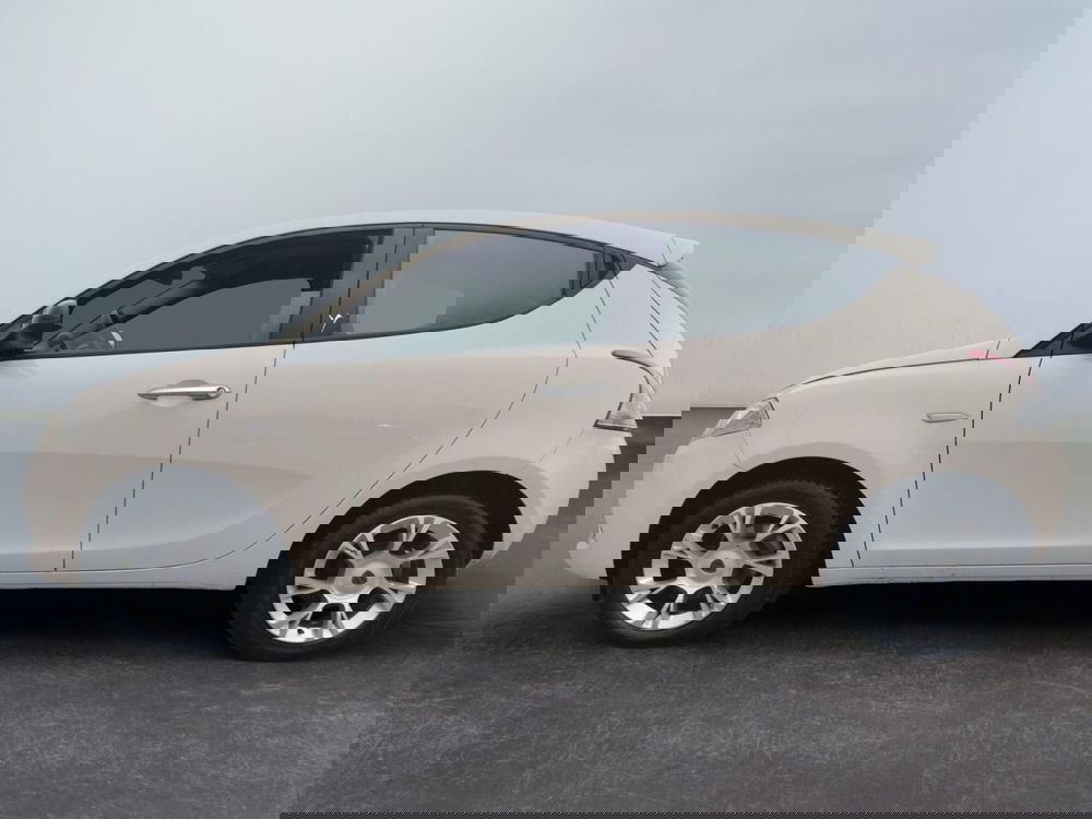 Lancia Ypsilon usata a Modena (3)