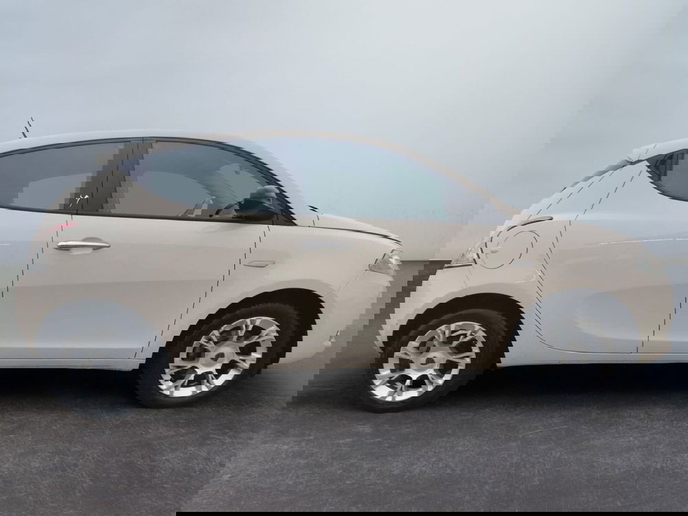 Lancia Ypsilon usata a Modena (4)