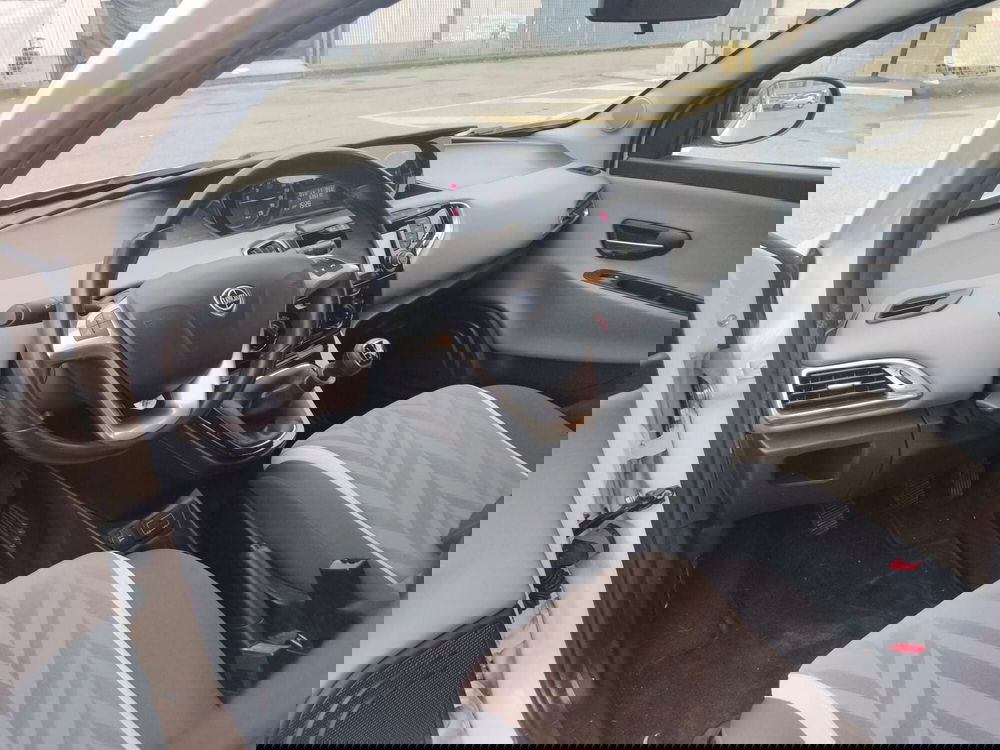 Lancia Ypsilon usata a Modena (7)