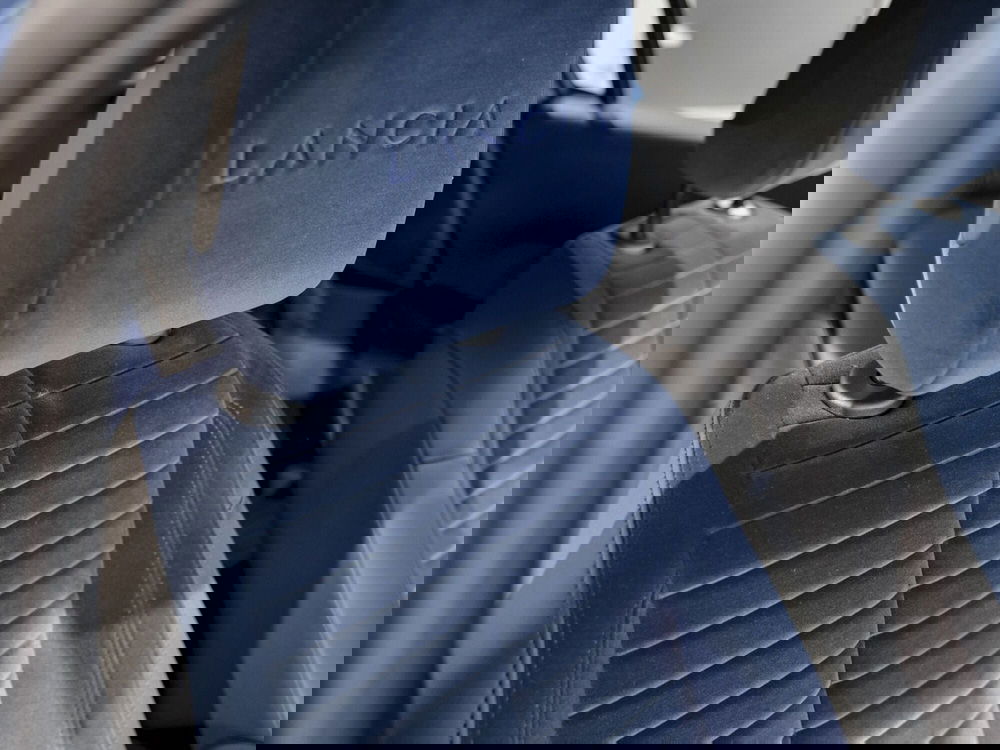 Lancia Ypsilon nuova a Prato (12)