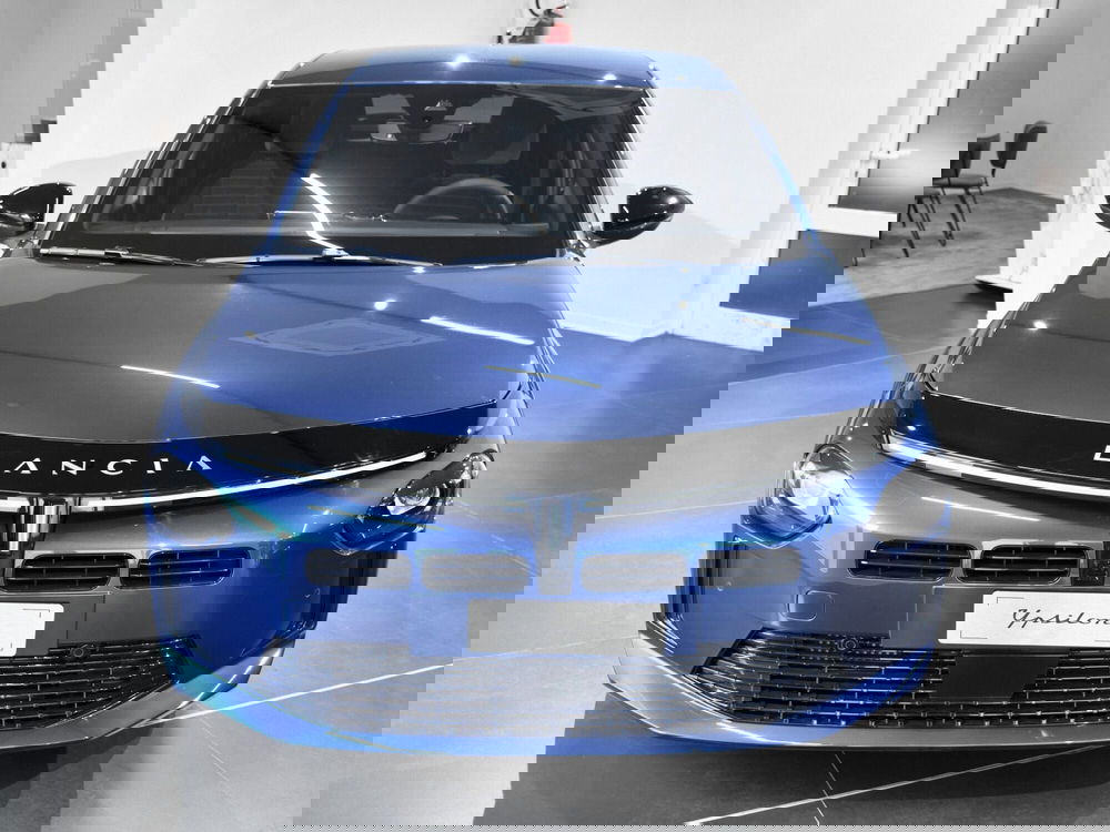 Lancia Ypsilon nuova a Prato (3)