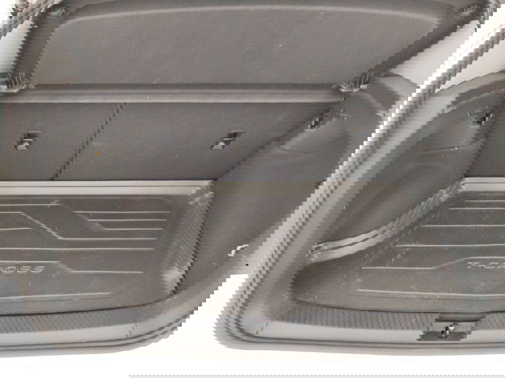 Volkswagen T-Cross usata a Massa-Carrara (16)