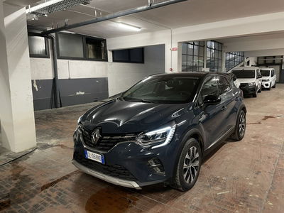Renault Captur Full Hybrid E-Tech 145 CV Techno del 2022 usata a Milano