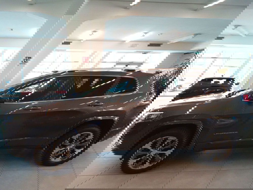 Jeep Cherokee nuova a Rimini (2)