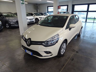 Renault Clio TCe 12V 90CV Start&amp;Stop 5 porte Energy Zen del 2016 usata a Lucca