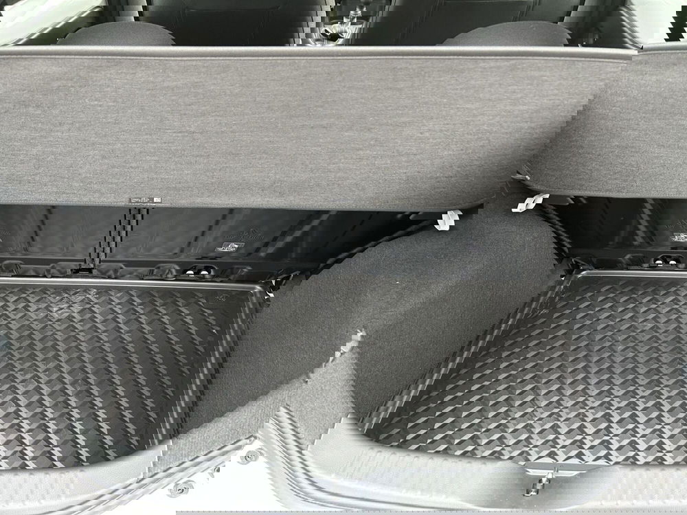 Toyota Aygo X nuova a Latina (10)