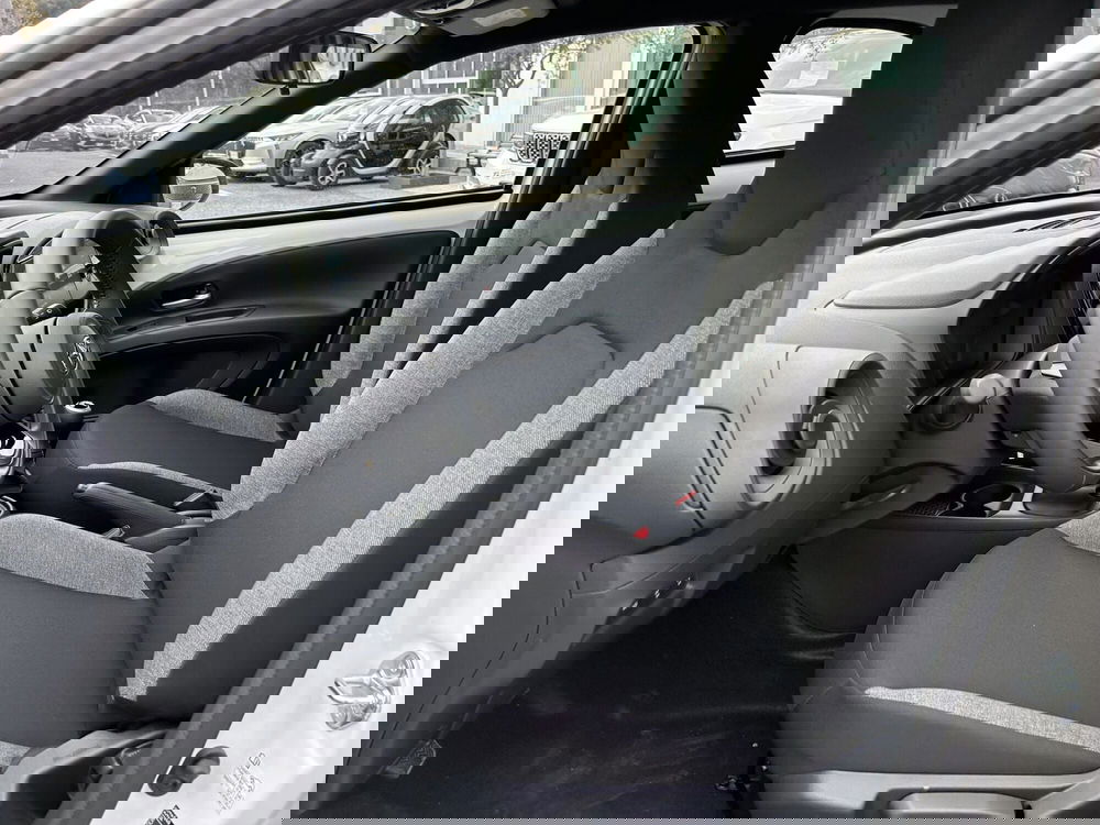 Toyota Aygo X nuova a Latina (13)