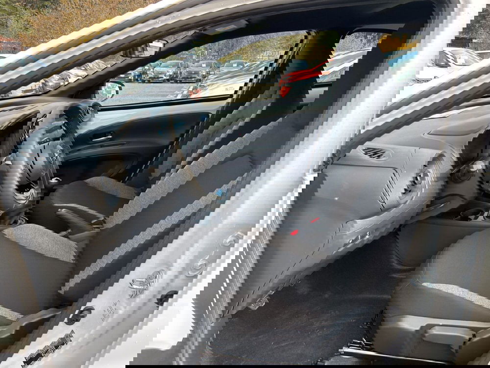 Toyota Aygo X nuova a Latina (12)