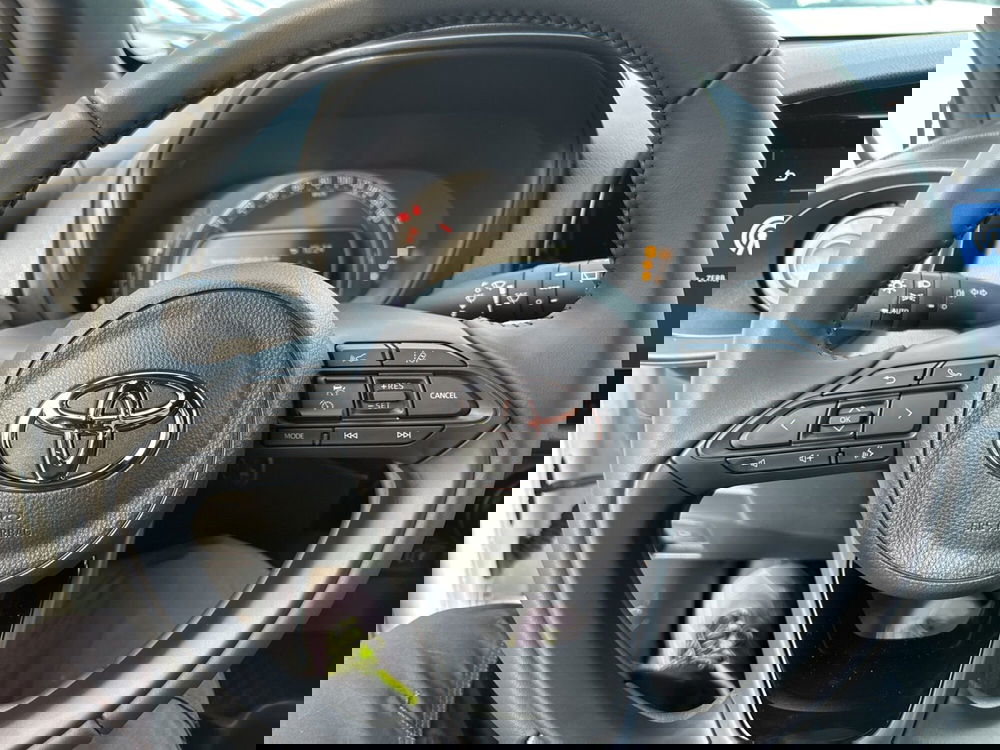 Toyota Aygo X nuova a Latina (13)