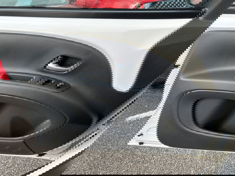 Toyota Aygo X nuova a Latina (18)