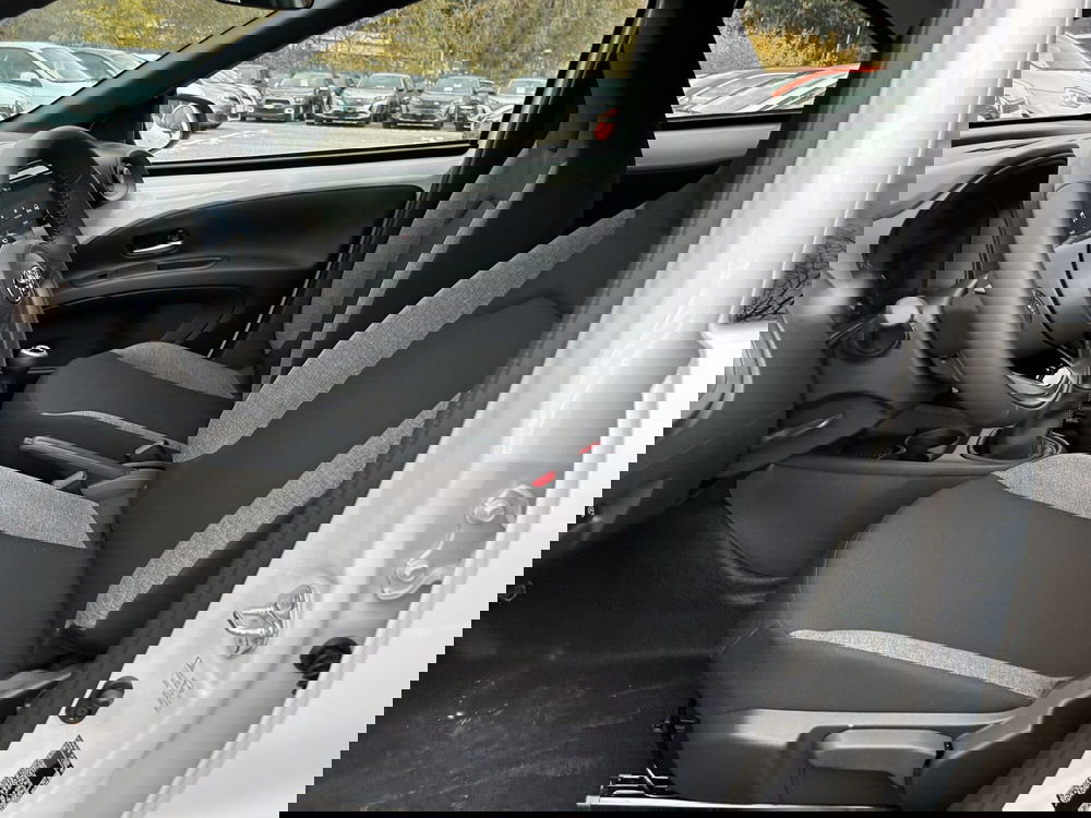 Toyota Aygo X nuova a Latina (11)