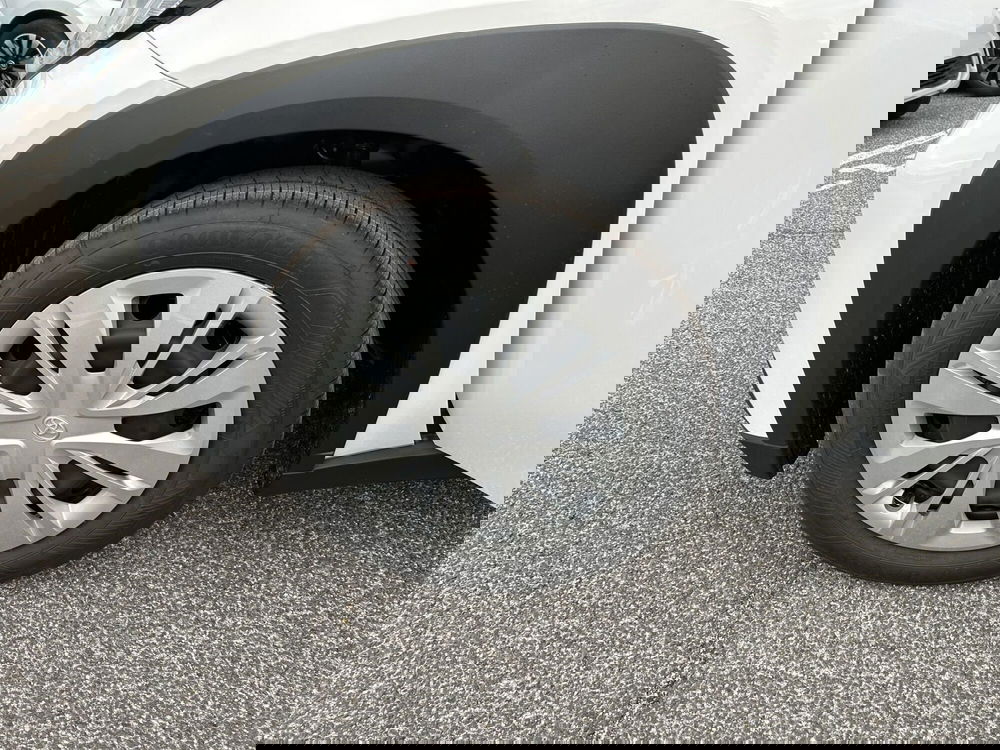 Toyota Aygo X nuova a Latina (19)