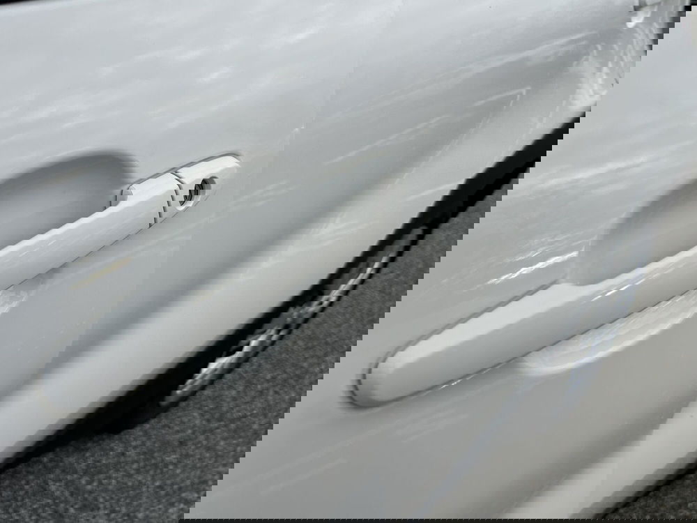 Toyota Aygo X nuova a Latina (9)