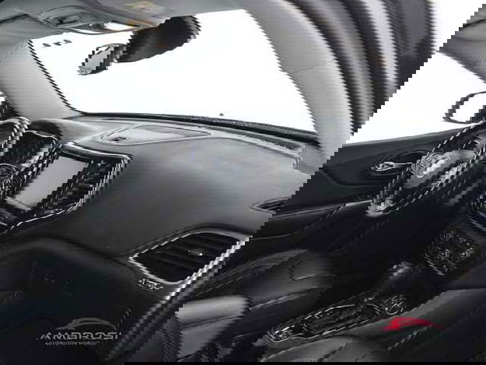 Jeep Cherokee usata a Viterbo (12)