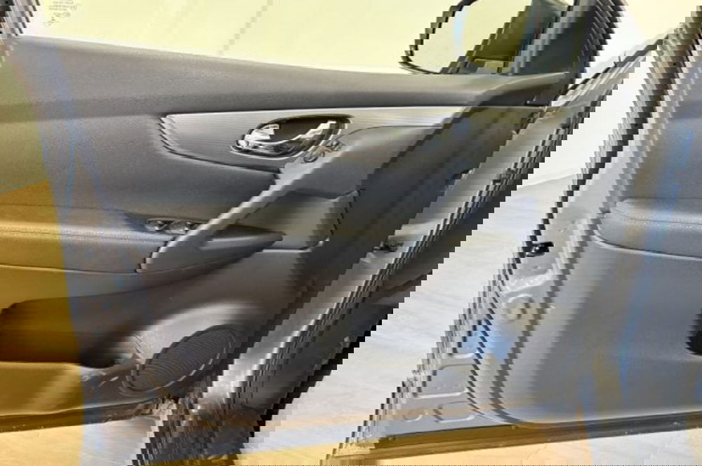 Nissan Qashqai usata a Latina (13)