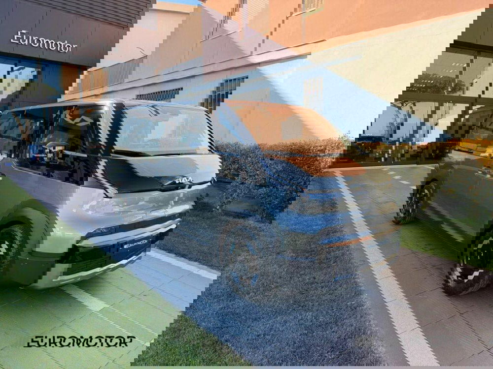 Kia PV5 nuova a Bari (3)