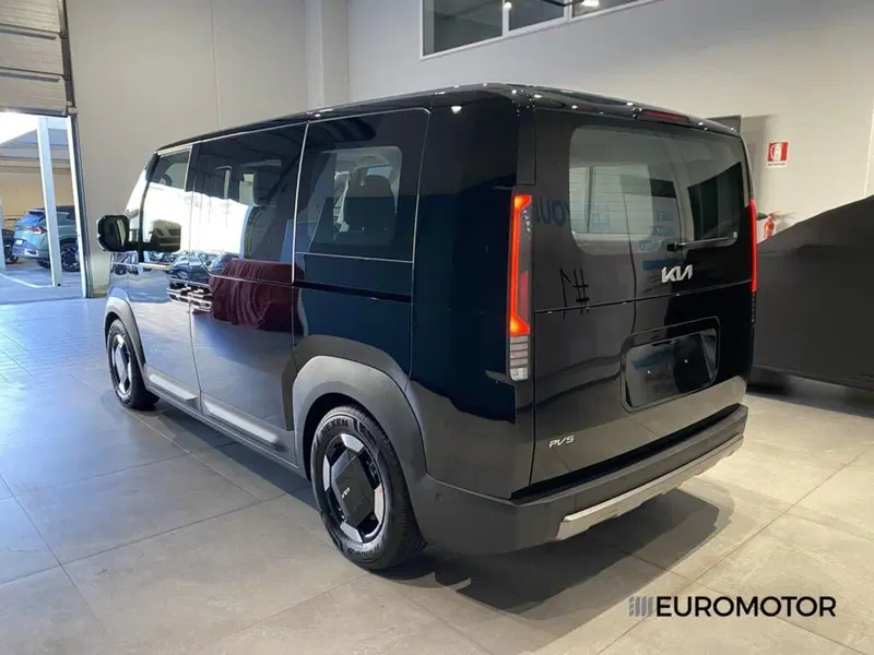 Kia PV5 nuova a Bari (11)