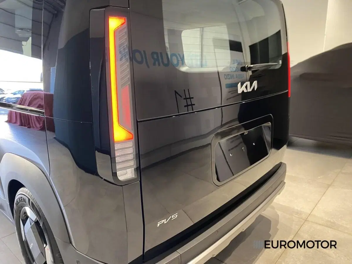 Kia PV5 nuova a Bari (12)