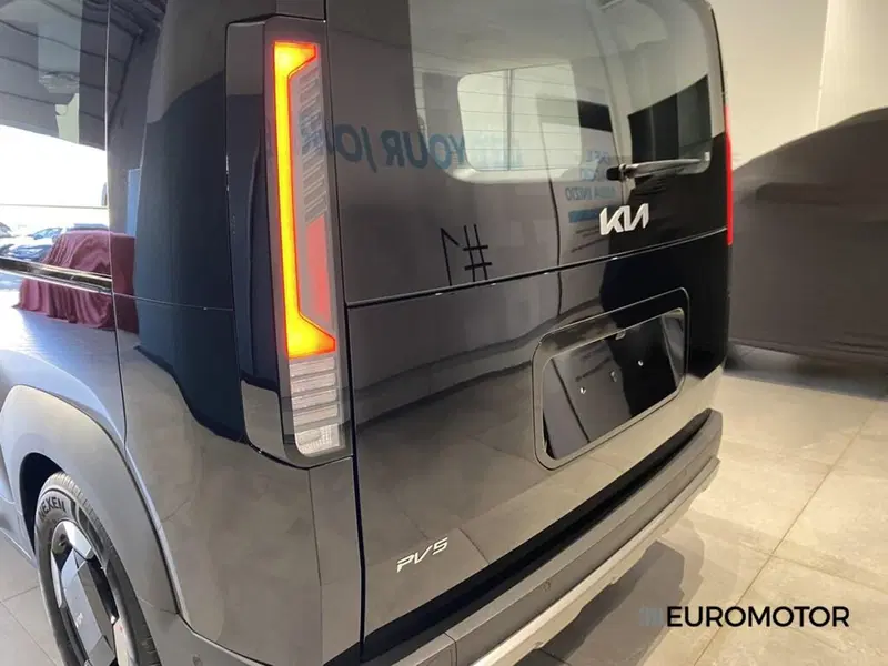Kia PV5 nuova a Bari (12)