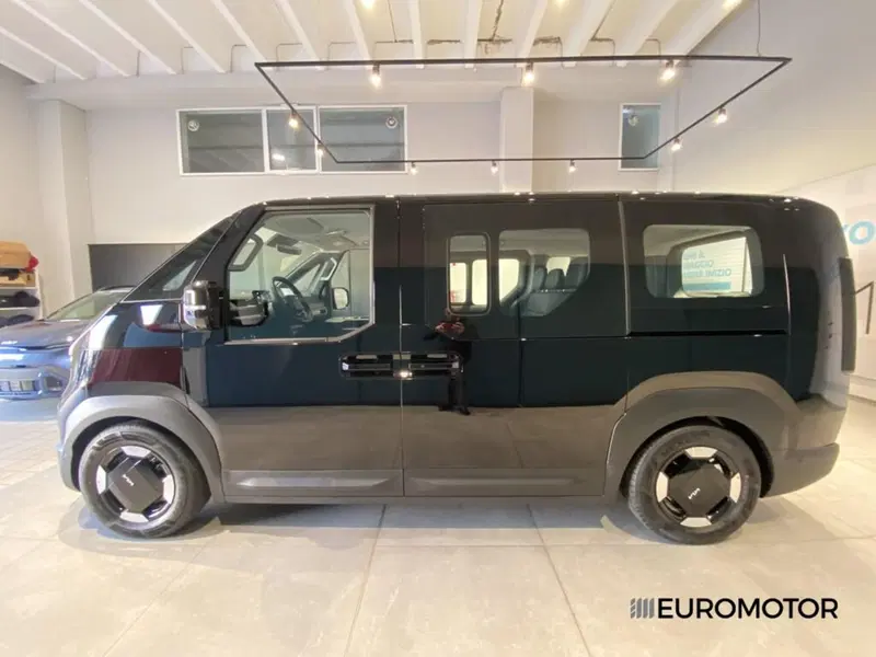 Kia PV5 nuova a Bari (13)