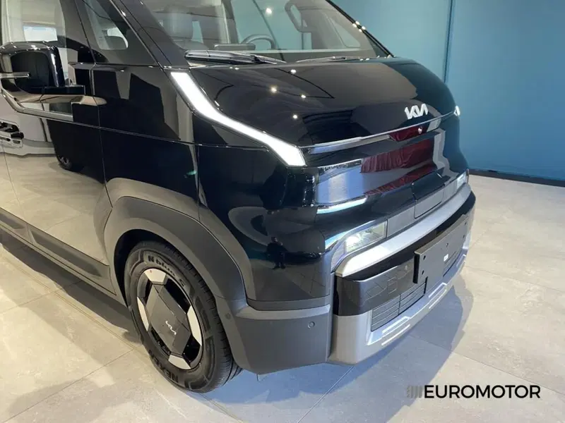 Kia PV5 nuova a Bari (4)