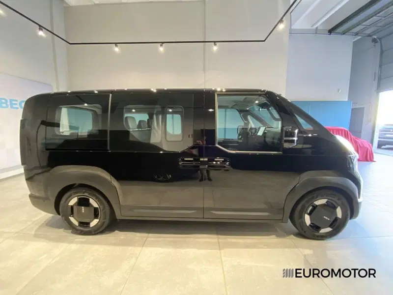 Kia PV5 nuova a Bari (8)