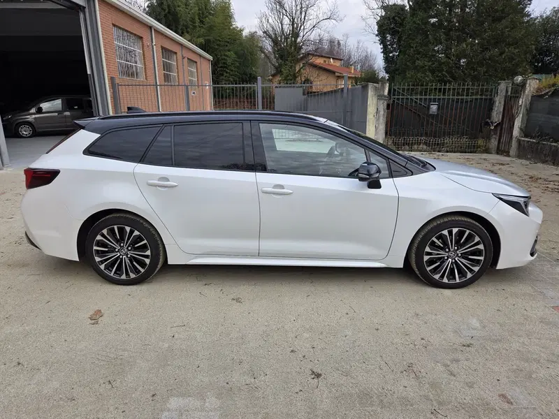 Toyota Corolla Touring Sports usata a Torino (12)