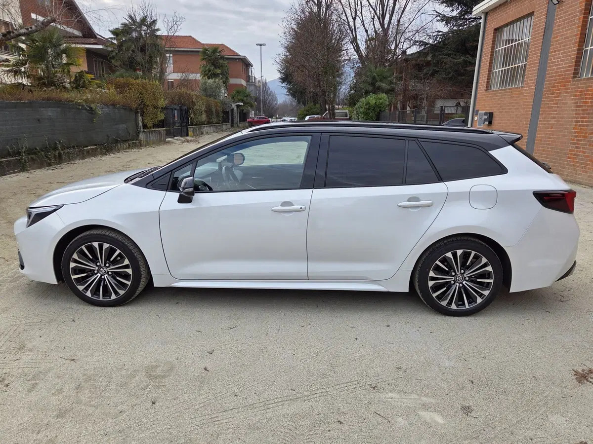 Toyota Corolla Touring Sports usata a Torino (13)
