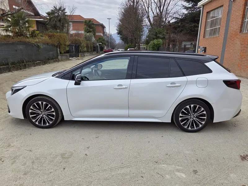 Toyota Corolla Touring Sports usata a Torino (13)